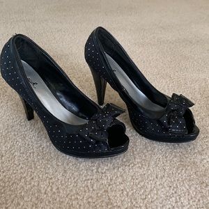 Qupid Open Toe Heel, Black/Silver, Size 6